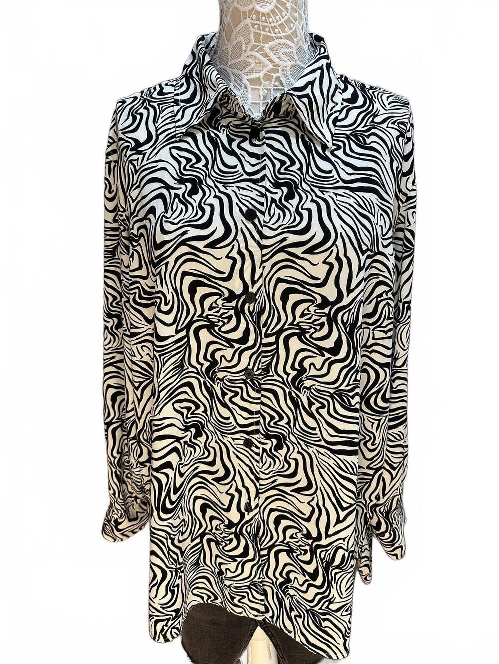 Liz Claiborne Black and White Abstract Pattern Button Up Shirt